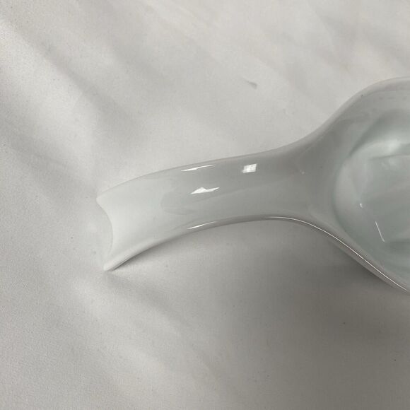 Simple Dining White Ceramic Porcelain Manual Citrus Juicer - Picture 7 of 12